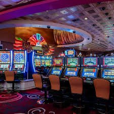 Casino Hold'em live dealer table on askasino apk showing dealer, community cards, and player interface